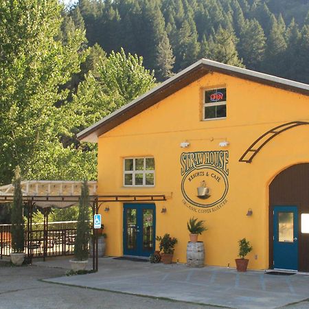 Strawhouse Resorts Big Bar Экстерьер фото