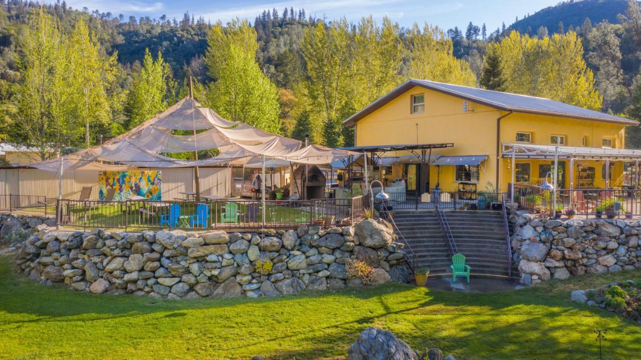 Strawhouse Resorts Big Bar Экстерьер фото
